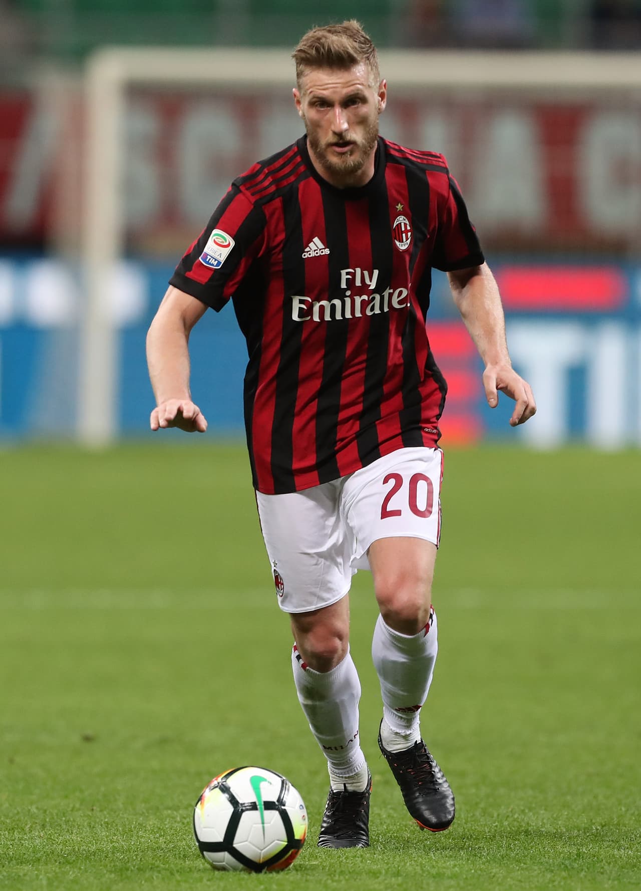 Ignazio Abate, del Milan, estaría en el radar del LA GAlaxy de la MLS para reemplazar al venezolano Rolf Feltscher, quien se operó del hombro y estará entre cuatro y cinco meses de baja.