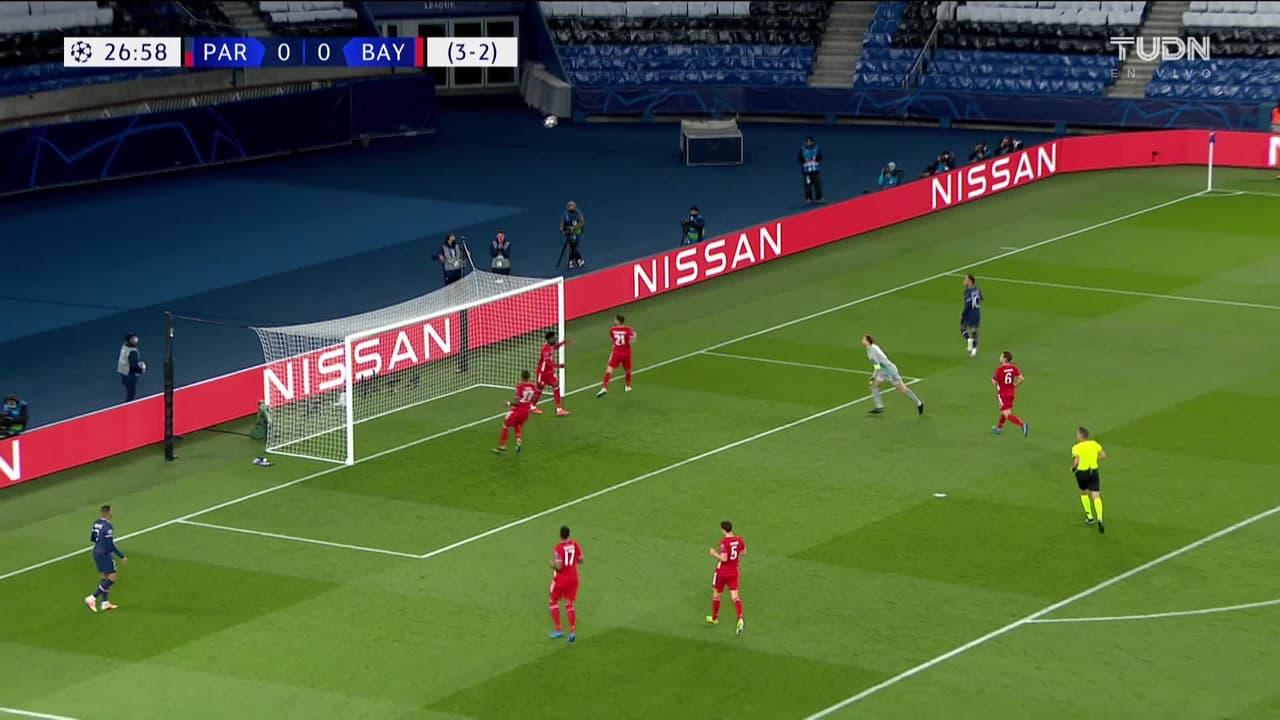 ¡TIRO ATAJADO! disparo por Neymar.