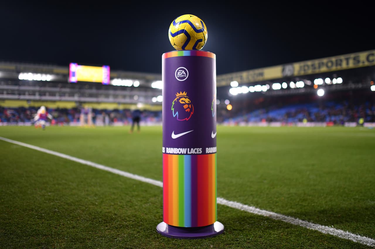 Por dos semanas, los partidos de la Premier League se llenarán de arcoíris para celebrar la campaña ‘Rainbow Laces’ como muestra de apoyo a la comunidad LGTB dentro y fuera del futbol, donde no haya discriminación y demostrar que el poder del futbol une a la gente.