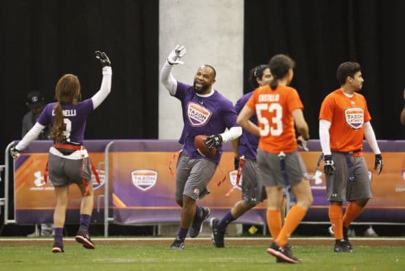 La Conferencia Nacional se impuso a la Conferencia Americana en el Tazón Latino IX y Hristo Stoichkov, para sorpresa de todos, fue reconocido como el MVP del juego, disfruta aquí de las mejores imágenes (Foto: Mario Castillo).