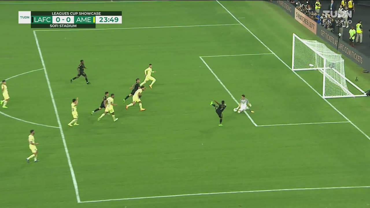 ¡Le movieron el balón! Blessing perdona al América en el área