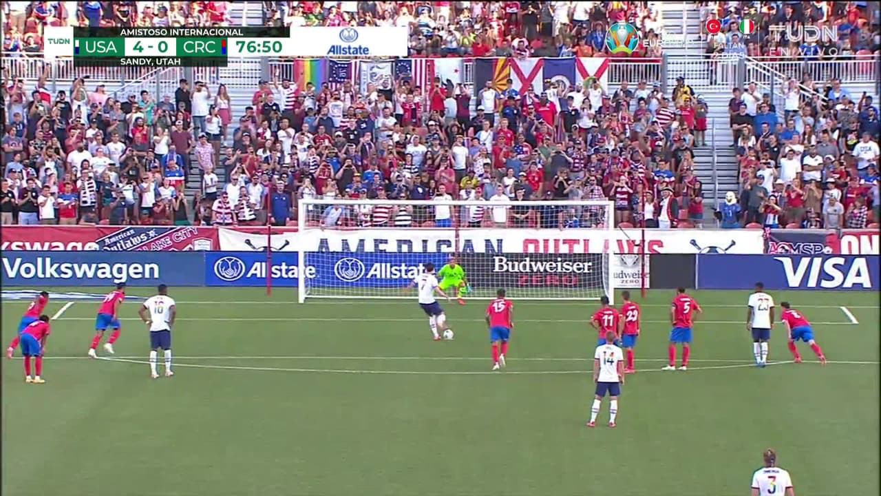 ¡GOL!  anota para Estados Unidos. Giovanni Reyna