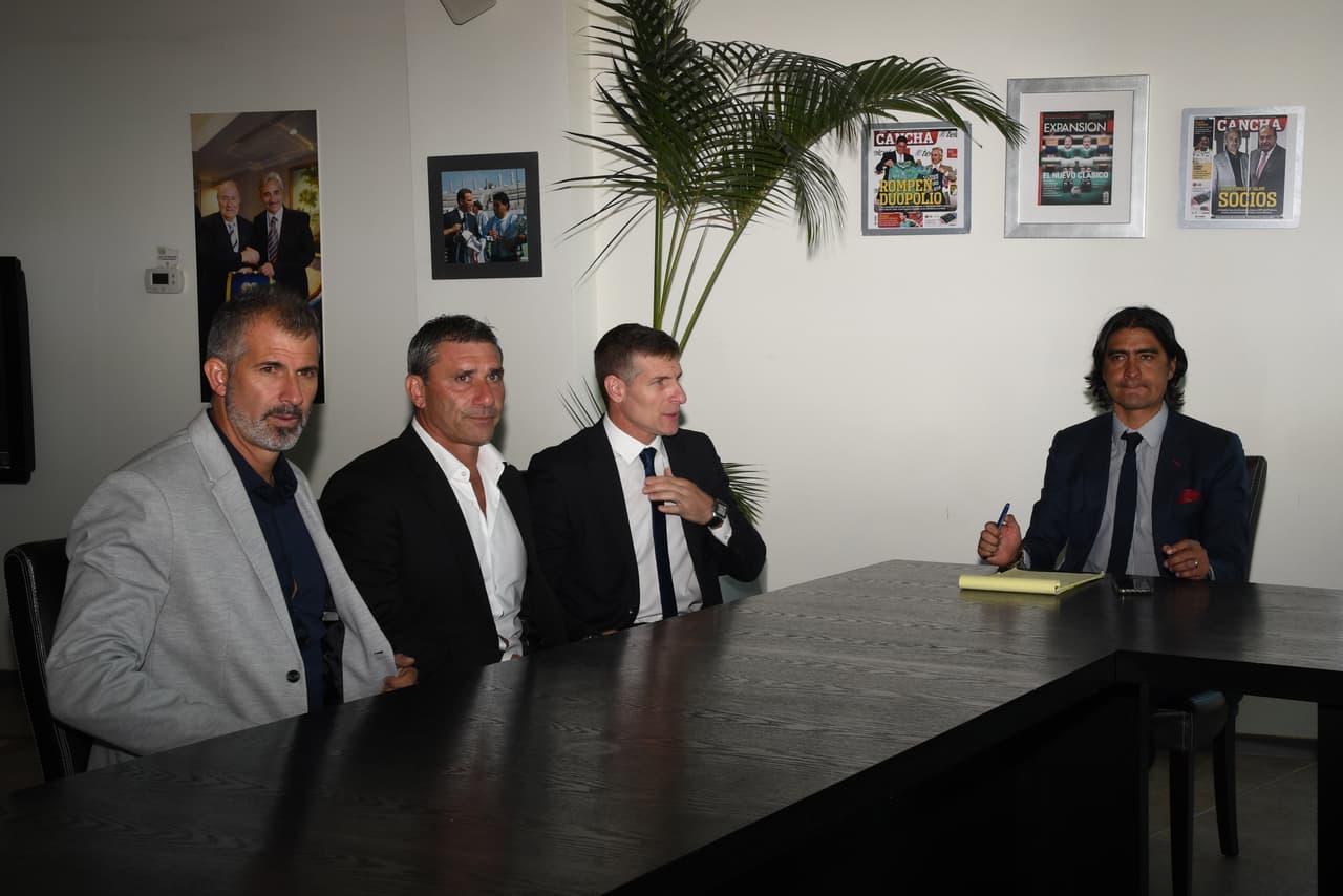 El nuevo estratega de Pachuca cuenta con el peso de su pasado como jugador en Boca Juniors, con el que fue campeón de la Copa Intercontinental contra Real Madrid.