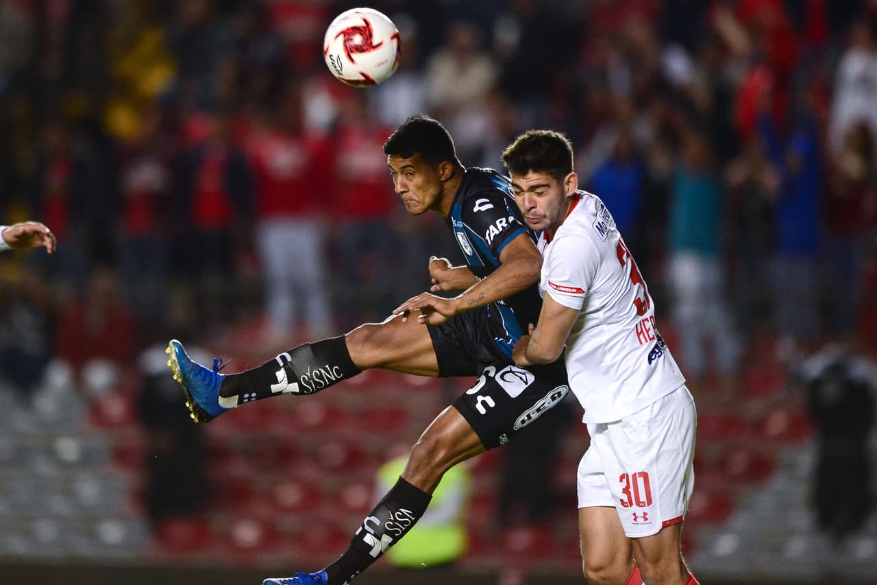 Con goles de Leonardo Fernández y Jorge Aguilar, Gallos y Diablos no se hacen daño y reparten puntos en Querétaro.
