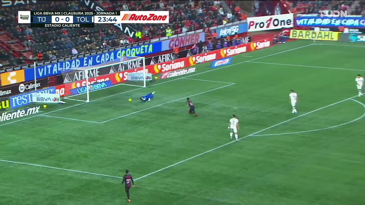 ¡Atajada enorme de Volpi! El brasileño salva a los Diablos