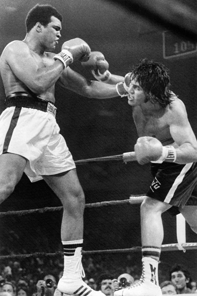 El 5 de mayo de 1997, el español Alfredo Evangelista no pudo con la pegada y danza de Ali en el ring.