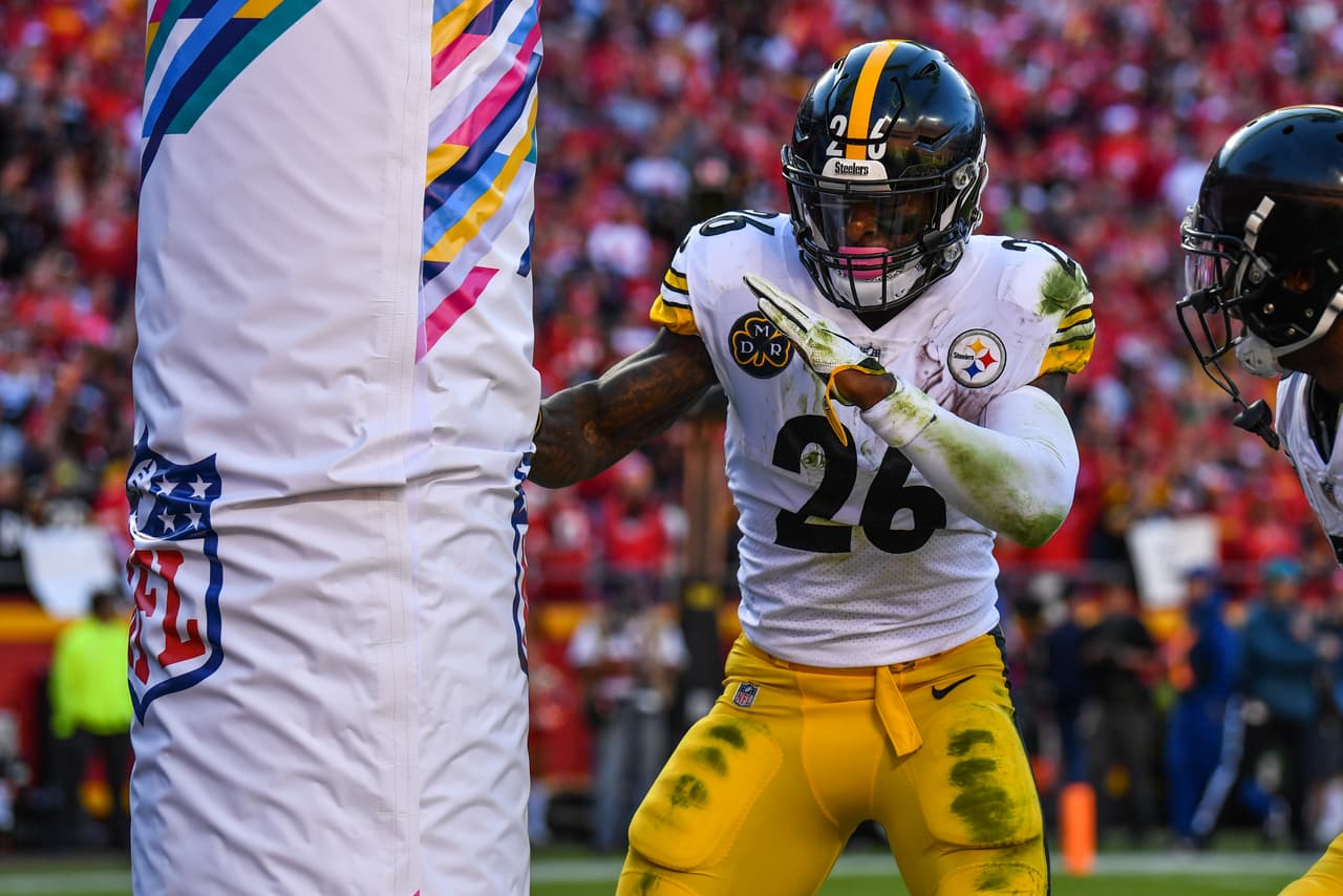 El RB de los Steelers no dudó en festejar su gran tarde aunque la celebración le valió para un castigo. Nadie entiende el margen que la NFL ha puesto para los festejos.