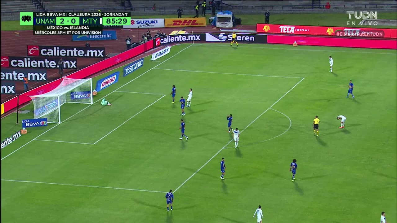 ¡TIRO ATAJADO! disparo por Uros Djurdjevic.