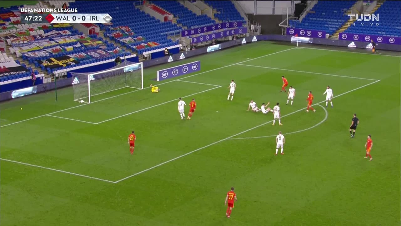 ¡TIRO ATAJADO! disparo por Gareth Bale.