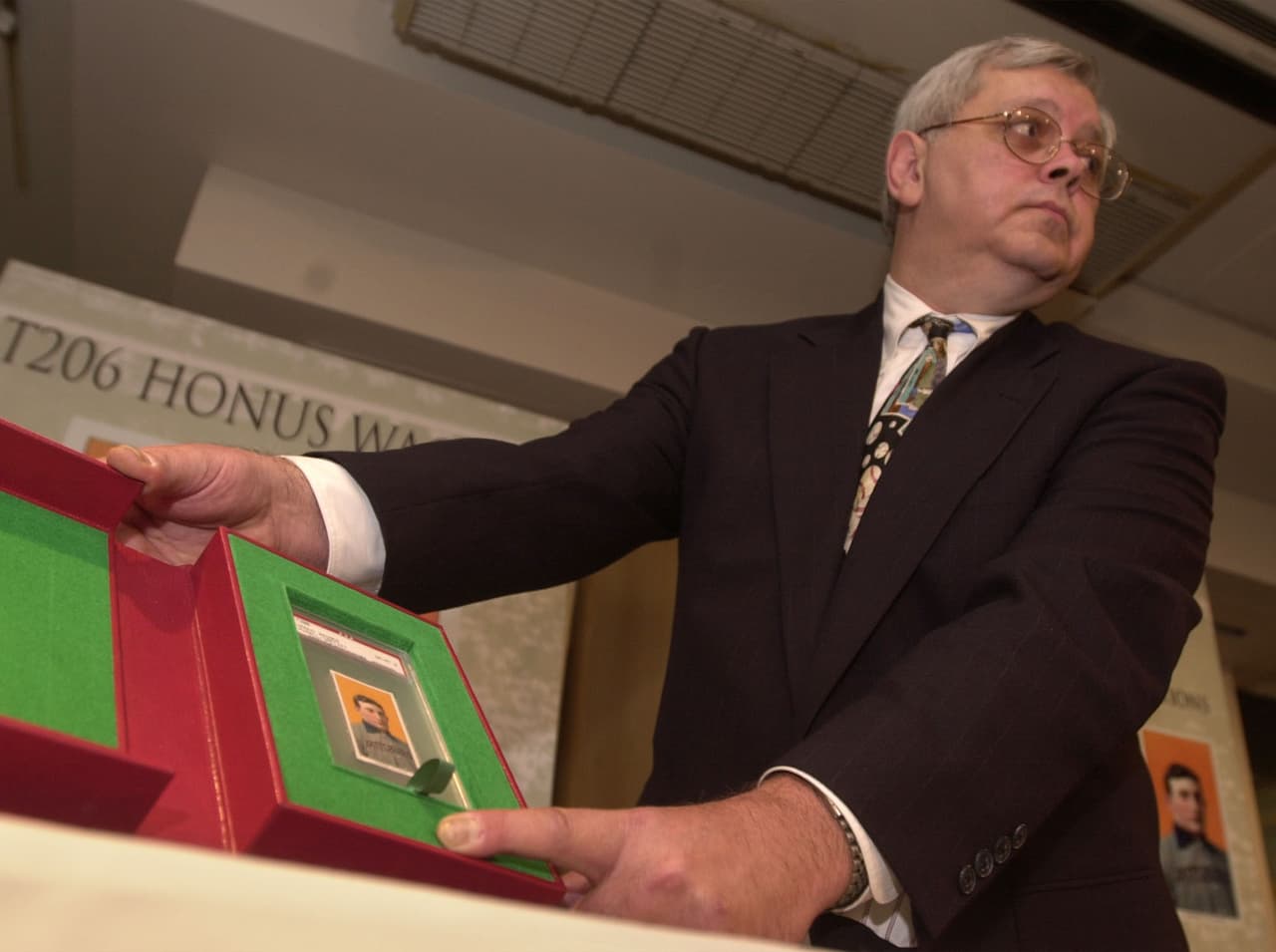 La casa de subastas SCP Auctions puso a subasta una pelota con los primeros miembros del Salón de la Fama, que data de 1936. Tres leyendas la firmaron: Walter Johnson, Ty Cobb y Babe Ruth.