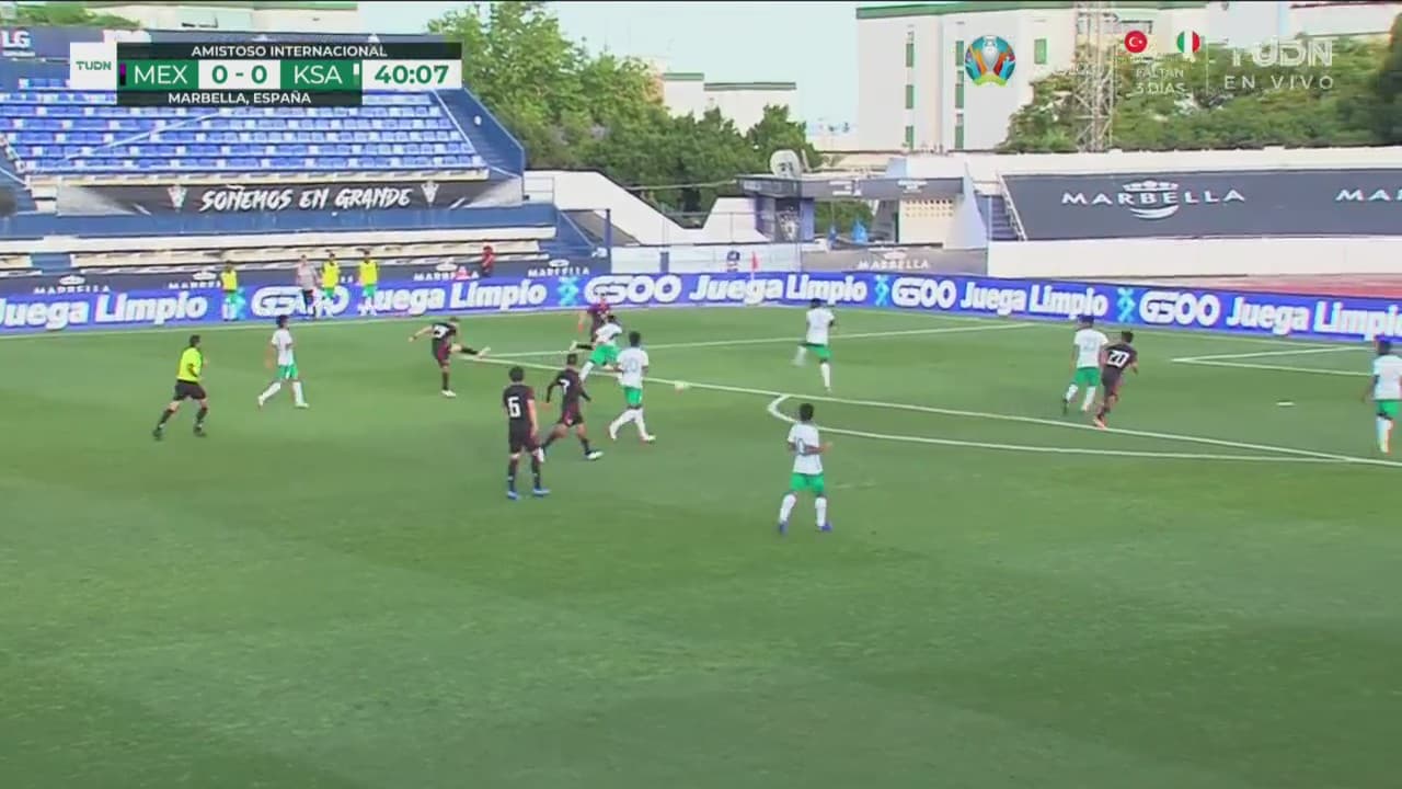 ¡Media vuelta con peligro! Alex Mayorga mete tiro que pasa zumbando