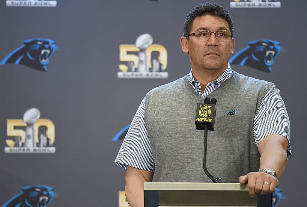 En 2013 y 2015 fue nombrado como el mejor entrenador del año en la NFL.