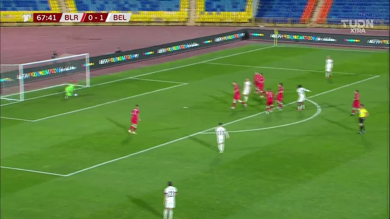 ¡TIRO ATAJADO! disparo por Michy Batshuayi.