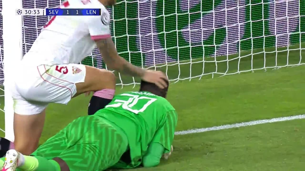 ¡TIRO ATAJADO! disparo por Lucas Ocampos.