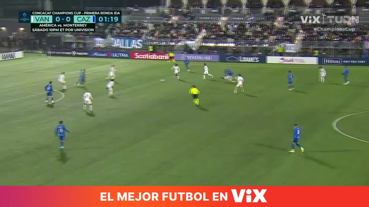 ¡DURÍSIMA ENTRADA! No van ni dos minutos y Palavecino ya tuvo que ser atendido tras un fuerte golpe