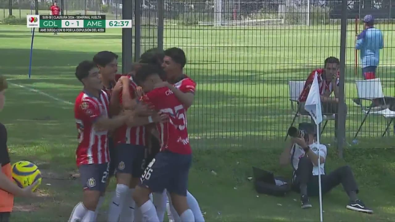 ¡Cabezazo letal! Alexis Martínez empató para la Chivas