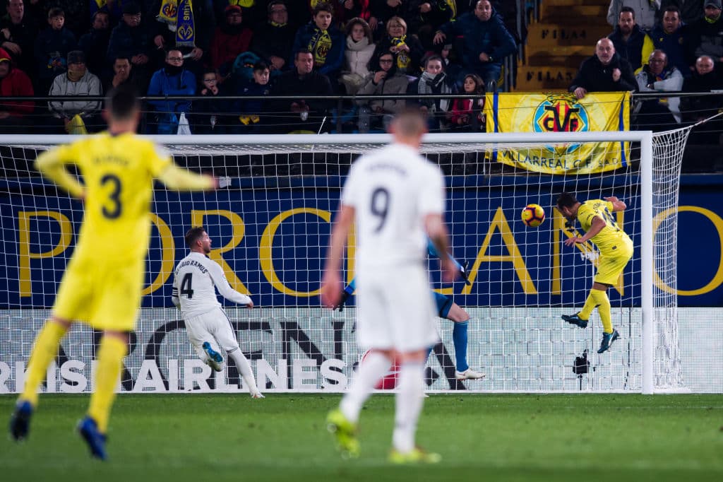 Pero nada de eso importó, pues a los 82 minutos Cazorla, con este remate con la cabeza, picado, venció a Courtois para lograr el empate 2-2 y hacer estallar el Estadio de la Cerámica.