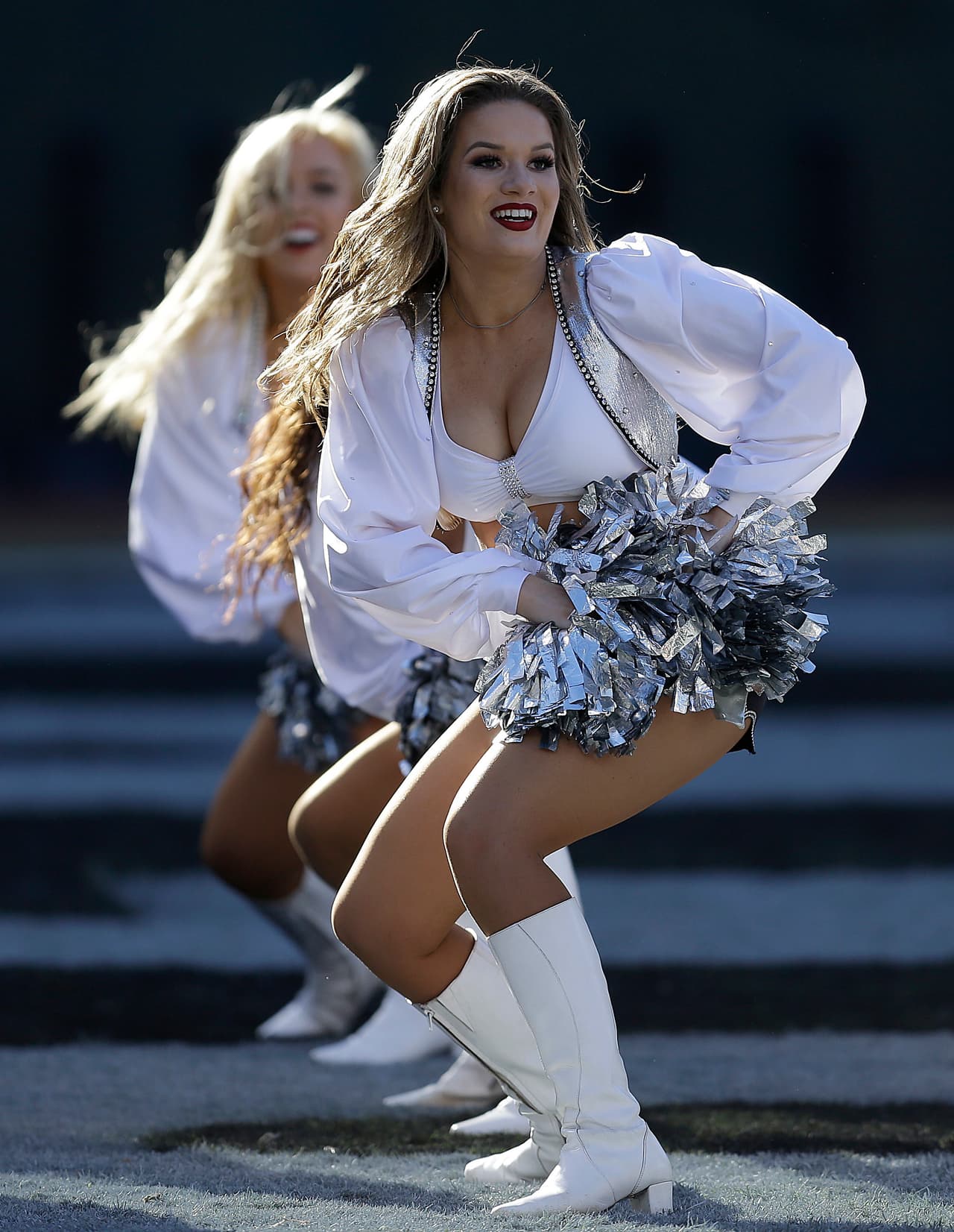 Las sensuales animadoras de la NFL le dieron alegría, belleza y energía al espectáculo del fútbol americano estadounidense en su Semana 13 de competencia, en un condimento único para el público.
