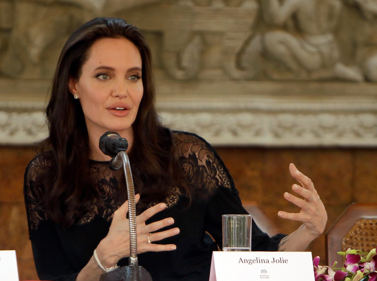 La actriz Angeline Jolie reservó su sitio para el combate.