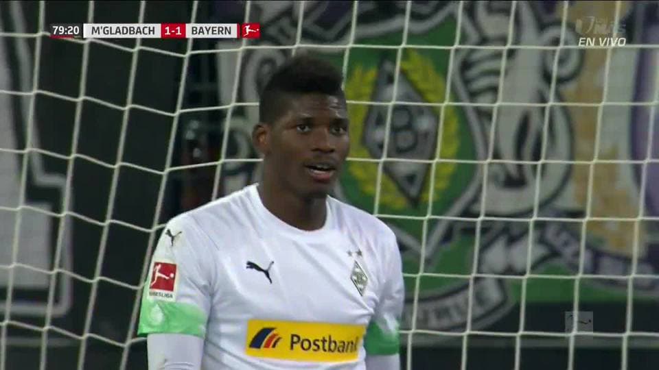 Tiro desviado de Lars Stindl