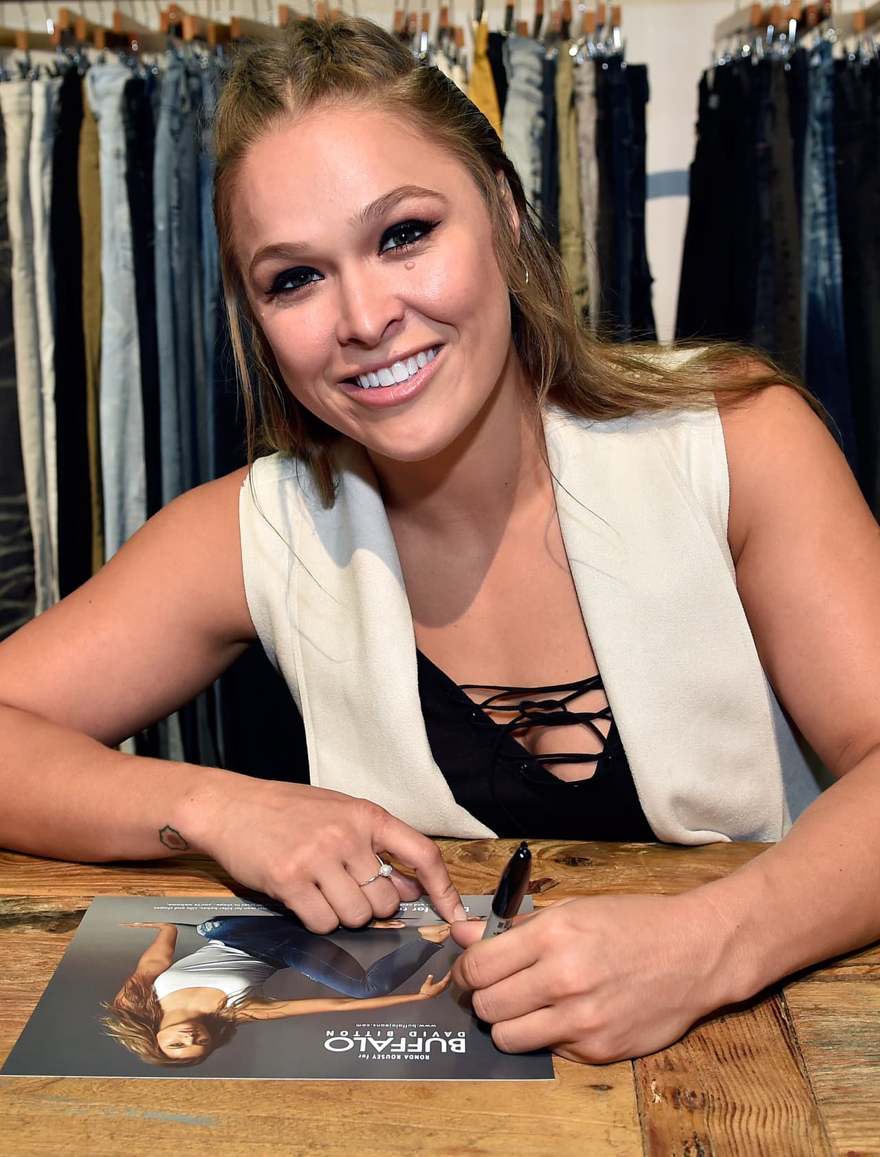 La fama como guerrera de Ronda estaba mezclada con su belleza, algo que llamó la atención del mundo del deporte.