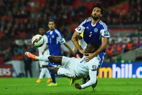 Danny Welbeck también puso su nombre en el marcador, el delantero ahora del Arsenal mostró que está viviendo una buena racha.