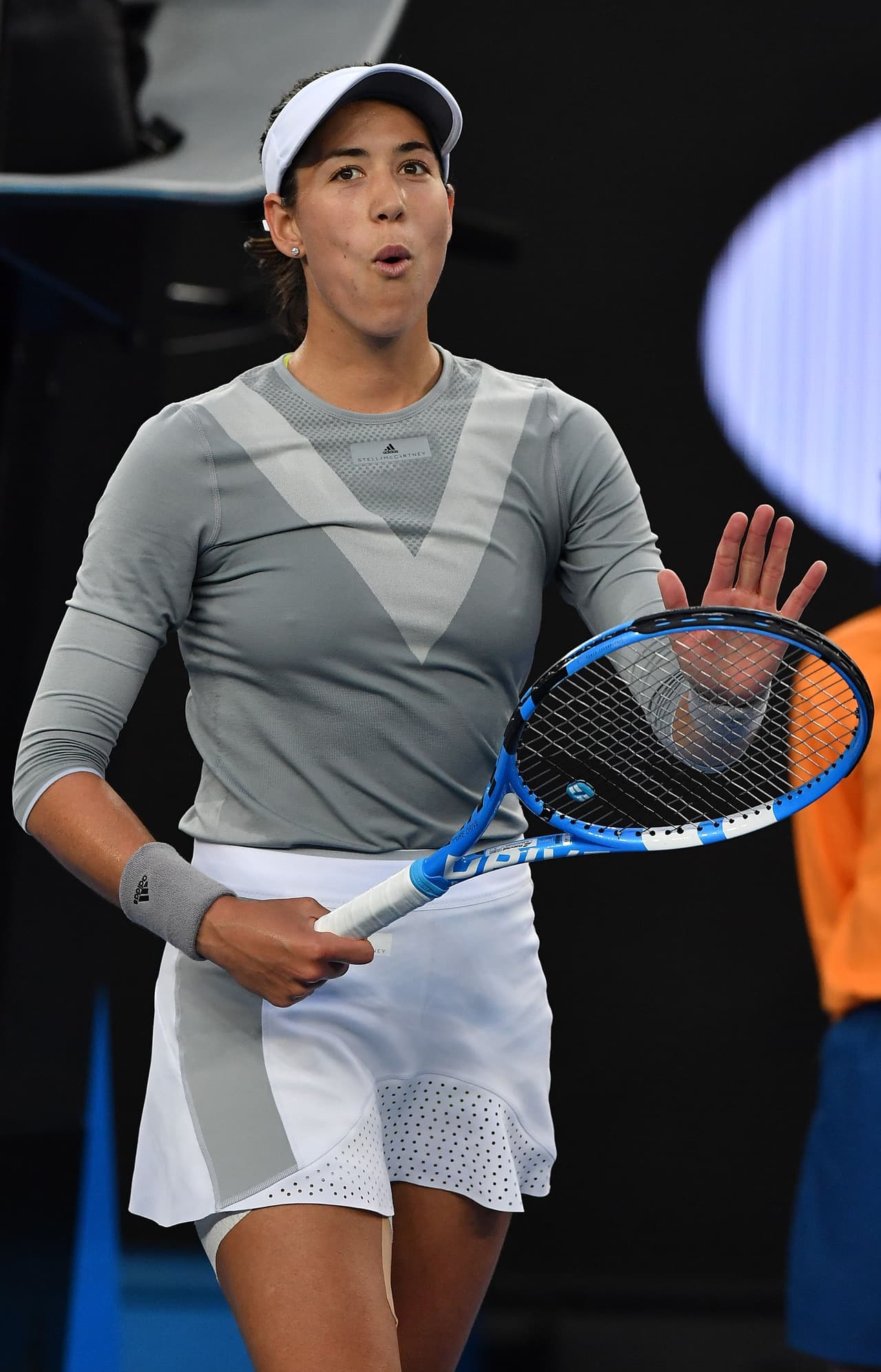 La hispano-venezolana Garbine Muguruza se despidió de Australia, pero no sin dejar un rastro de esa belleza latina que, mezclada con su talento, la hacen sobresalir. Una sonrisa y cuerpo atlético que brillan.