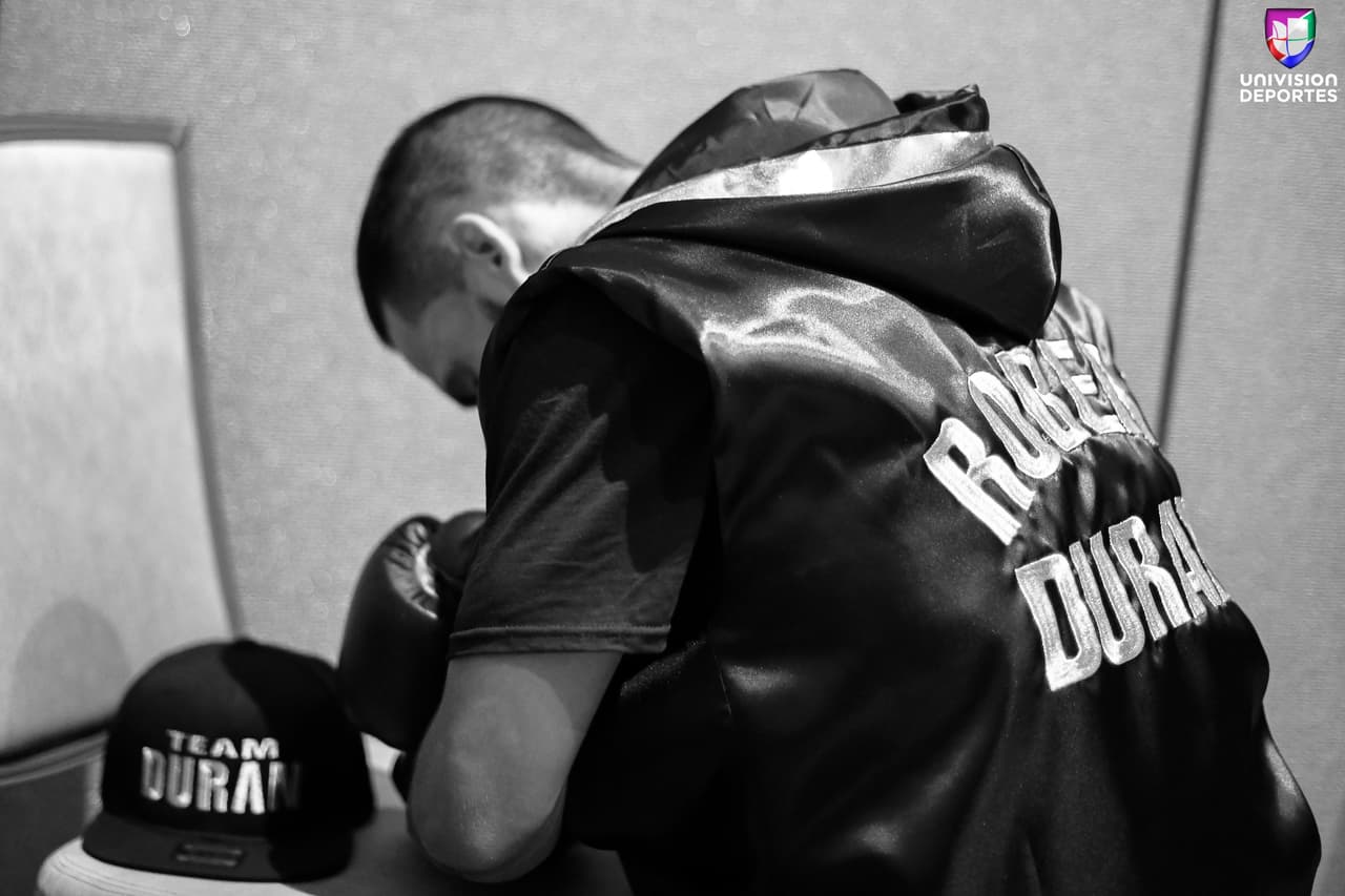 El hijo de la leyenda, oriundo de Fort Lauderdale, Florida, hizo su impresionante debut profesional en peso wélter (1-0, 1 KOs) al detener a su oponente en 2:21 minutos de la cuarta ronda en el Seminole Hard Rock Hotel & Casino de Hollywood, Florida.