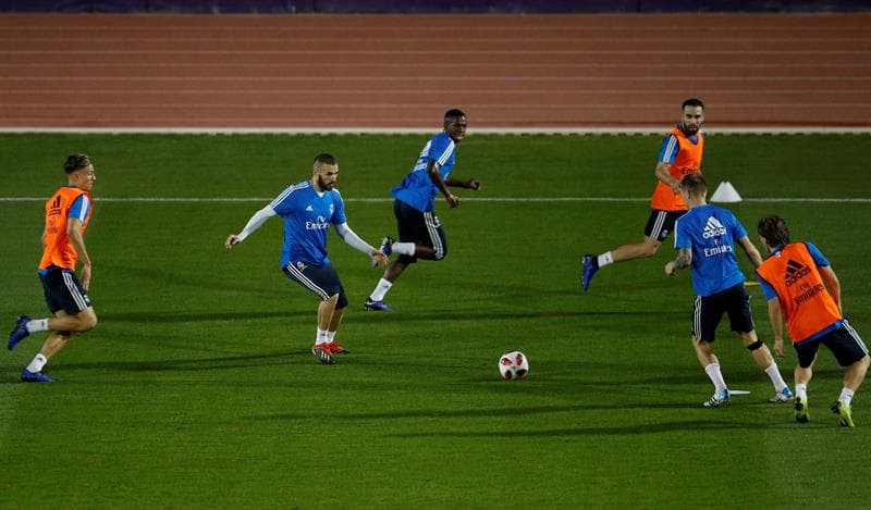 Real Madrid realizó su primera práctica en Abu Dhabi antes de la Semifinal del Mundial de Clubes contra Kashima Antlers, que eliminó a Chivas de Guadalajara y contra el que quiere evitar sorpresas.