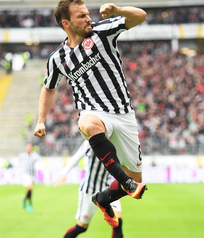 Szabolcs Huszti celebró efusivo, a pesar de que al minuto 34 había sido amonestado, algo que luego le pasaría factura en el partido.