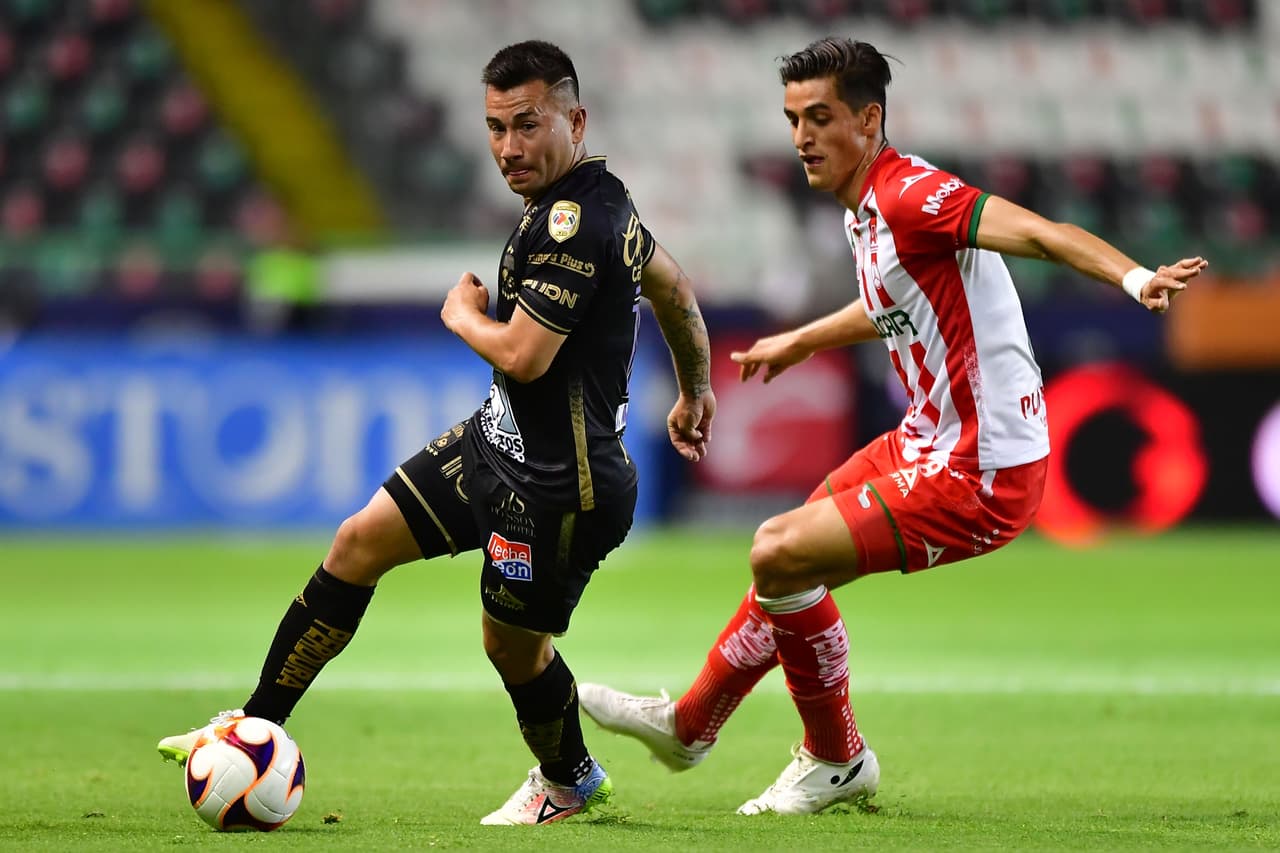 Con goles de Joel Campbell, Santiago Colombatto y Ángel Mena, León consigue un urgido triunfo 3-1 sobre Necaxa y se acerca a los puestos de liguilla. Necaxa es el peo equipo del torneo con 7 unidades.