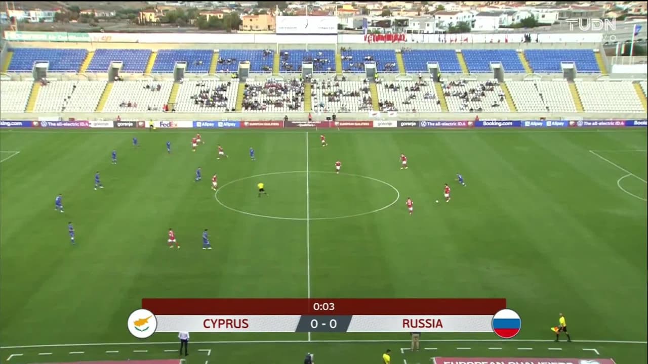 Arranca el partido y la pelota está en juego.