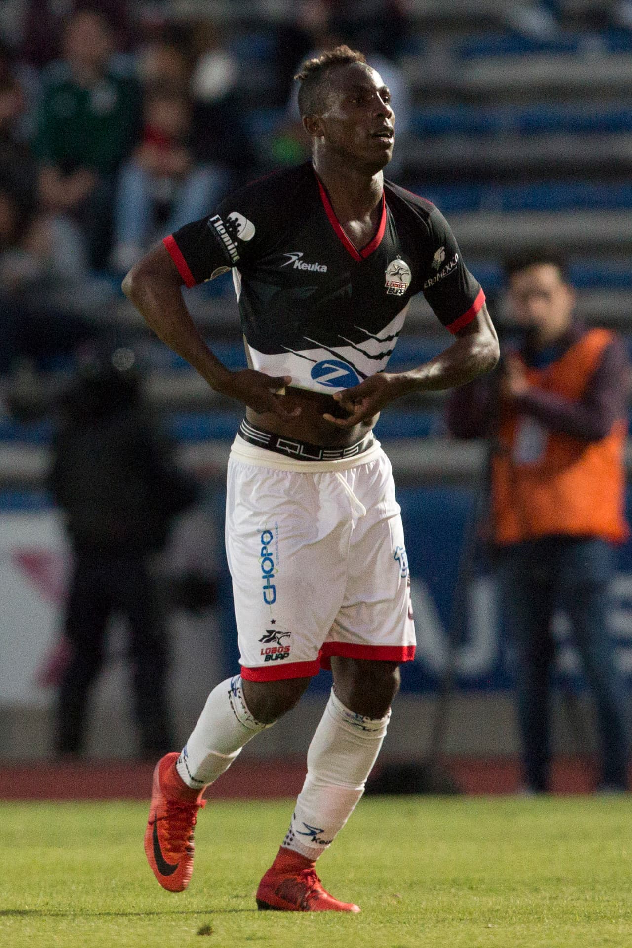 Un gol de Jerónimo Amione y un doblete de Julián Quiñones le dieron la vuelta al marcador, y los tres puntos a los Lobos BUAP.