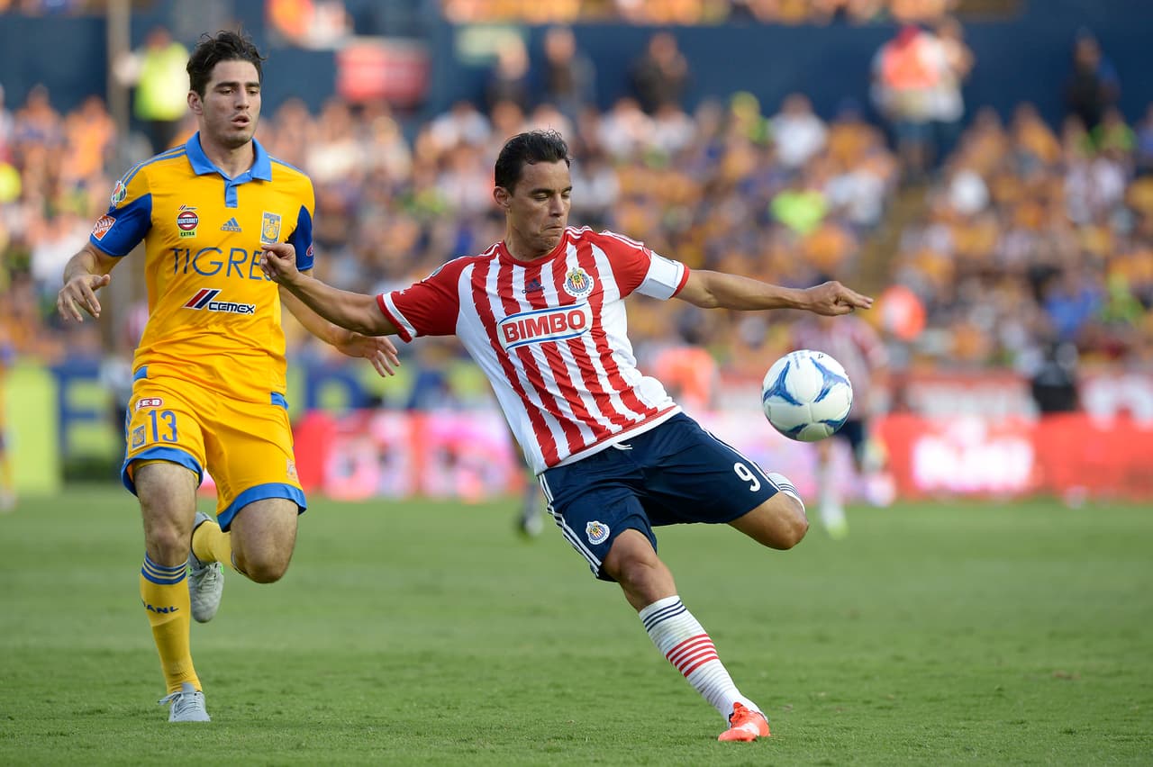 Ómar Bravo es el máximo goleador en la historia de Chivas de Guadalajara con 160 anotaciones. Con el 'Rebaño' fue campeón de la Liga MX en 2006 y de Copa MX en 2015.