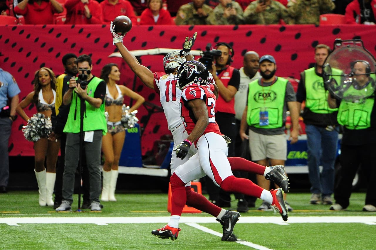 Aunque las porristas estuvieron apoyando de cerca, en la cancha la situación de Arizona Cardinals no fue buena y perdió 19-38 contra Atlanta Falcons.
