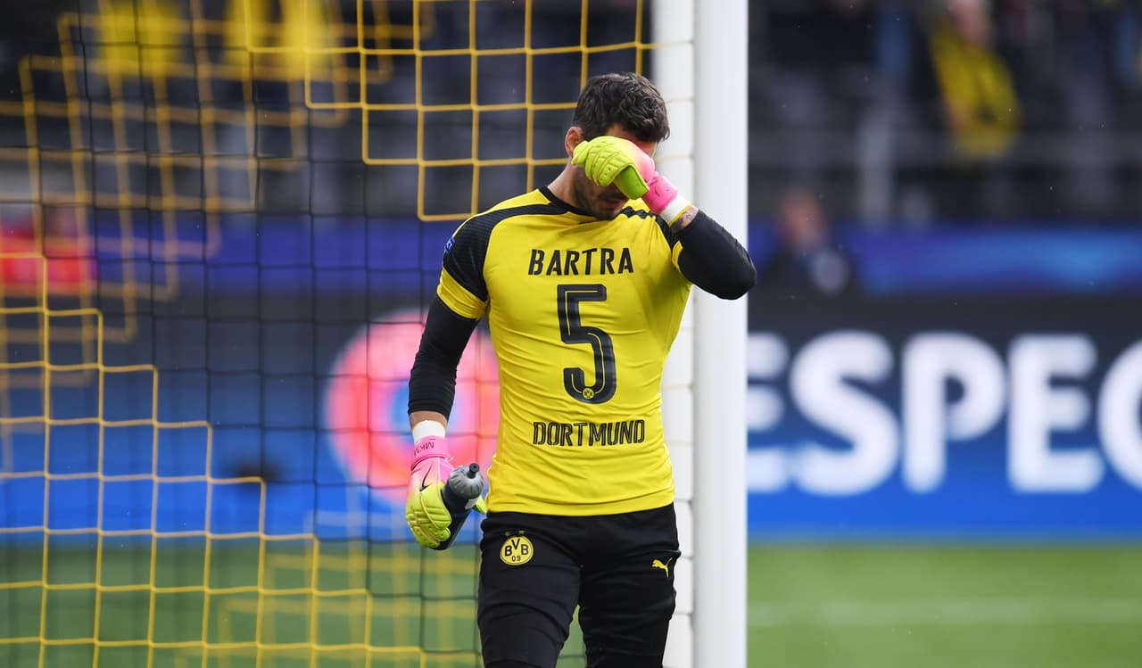 Con playeras y mensajes de apoyo, así salieron los jugadores a calentar previo al duelo del Borussia Dortmund ante el Mónaco.