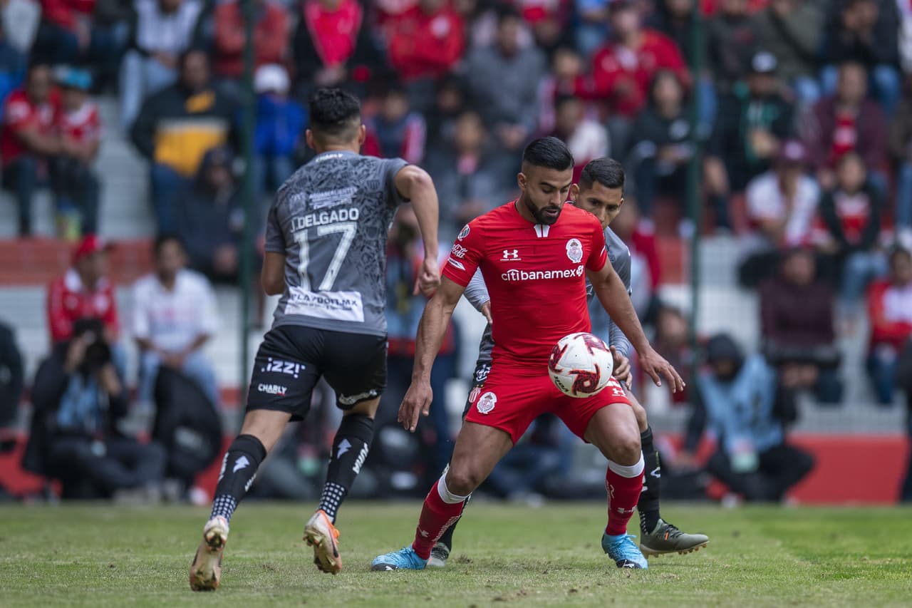 En un partido de volteretas, el Necaxa derrota a domicilio al Toluca 2-3 en un juego entretenido con gol de penal de Mauro Quiroga en el tiempo agregado.