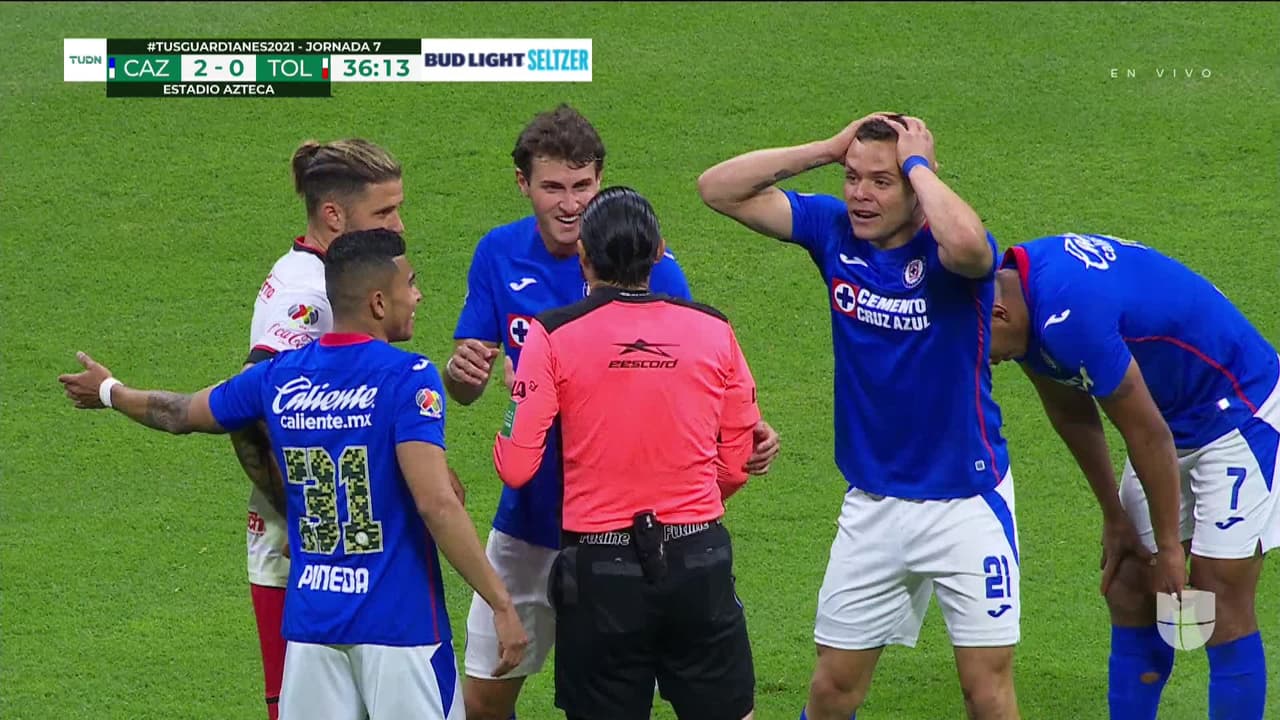 ¡CERCA! Luís Romo disparó que se estrella en el poste.