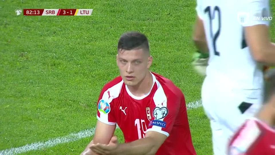 Tiro de esquina para Serbia