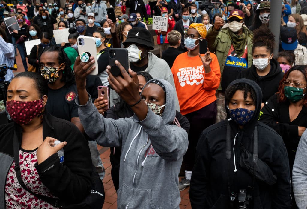 Minnesota esta en en huelga luego de que la policía de Minneapolis asesinara a George Floyd, lo que muchos no saben es que George fue un reconocido tight end en el equipo de su escuela en Jack Yates High School.