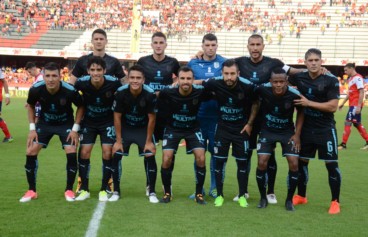 Jaime Lozano dejó en el banquillo a Camilo Sanvezzo y a Emmanuel Villa.