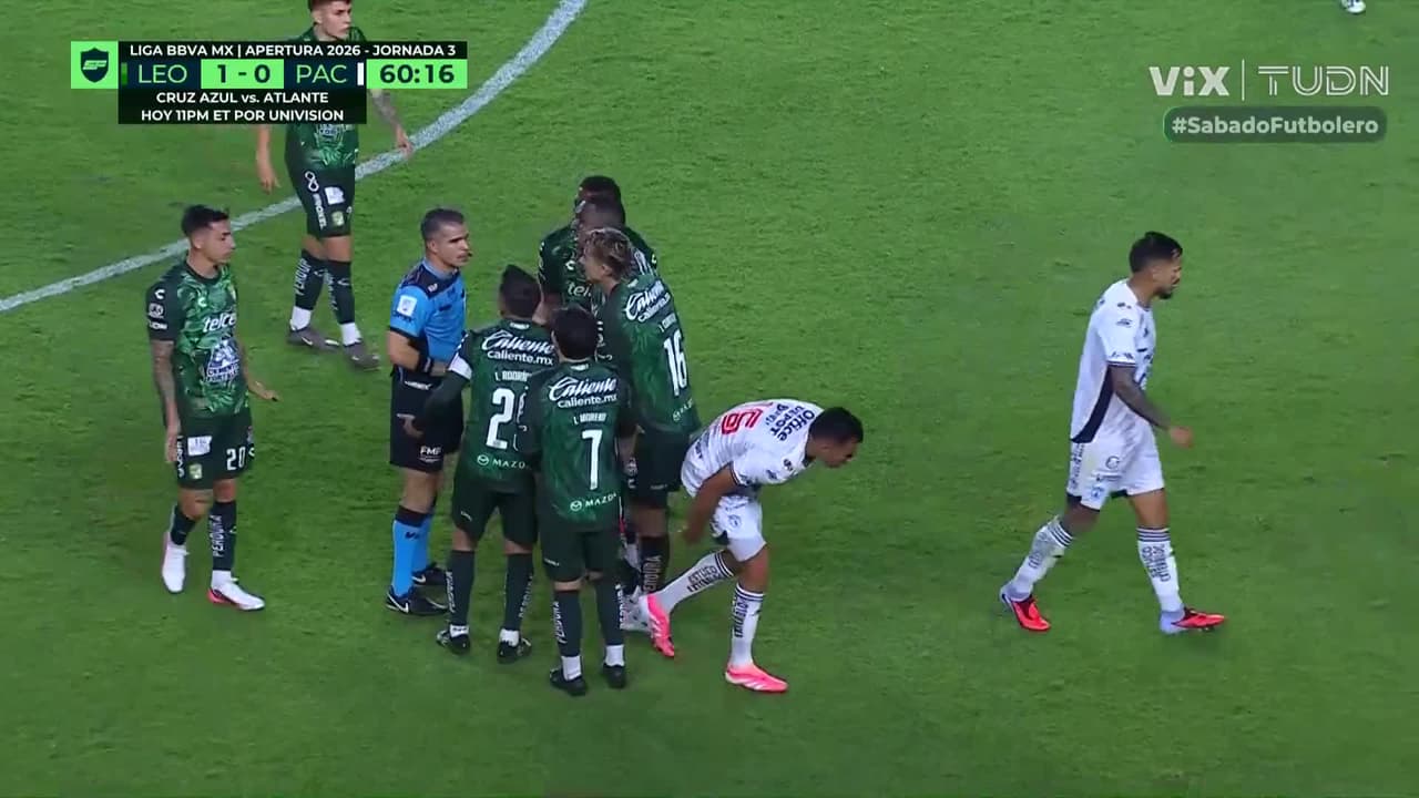 ¡Pachuca se queda con 10 jugadores! Christian Rivera se va a las regaderas