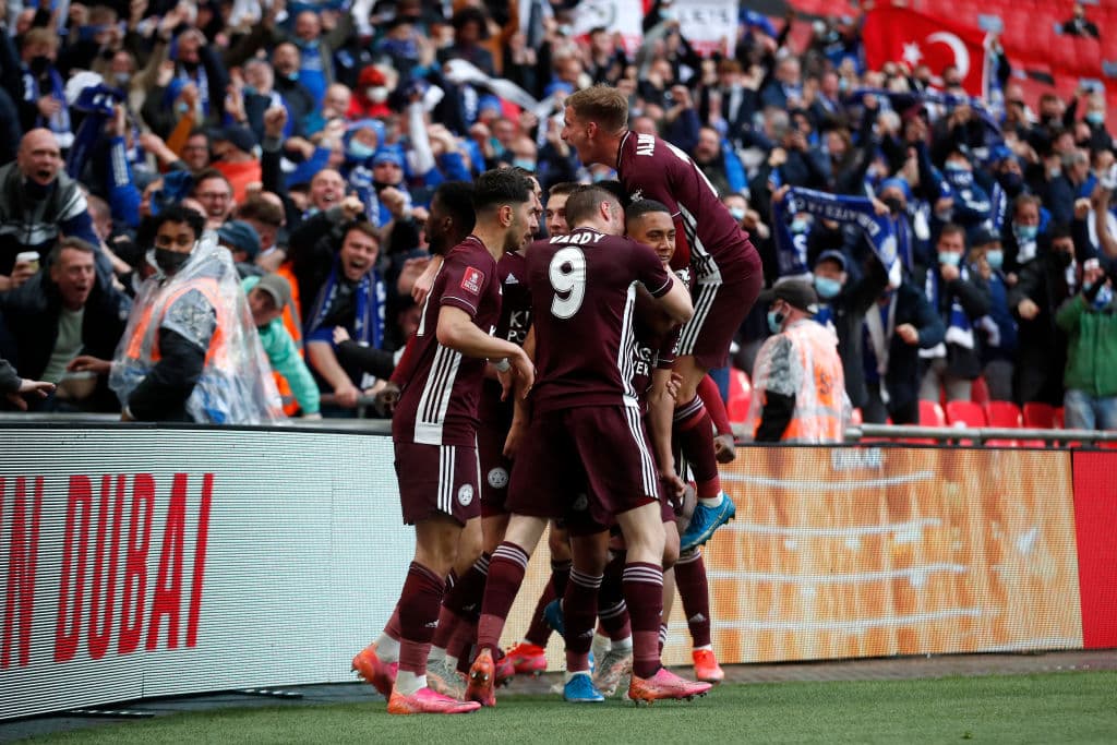 El solitario gol de Youri Tielemasns y la enorme figura de Kasper Smeichel en al portería, le dan el primer título de FA Cup en su historia al Leicester City.