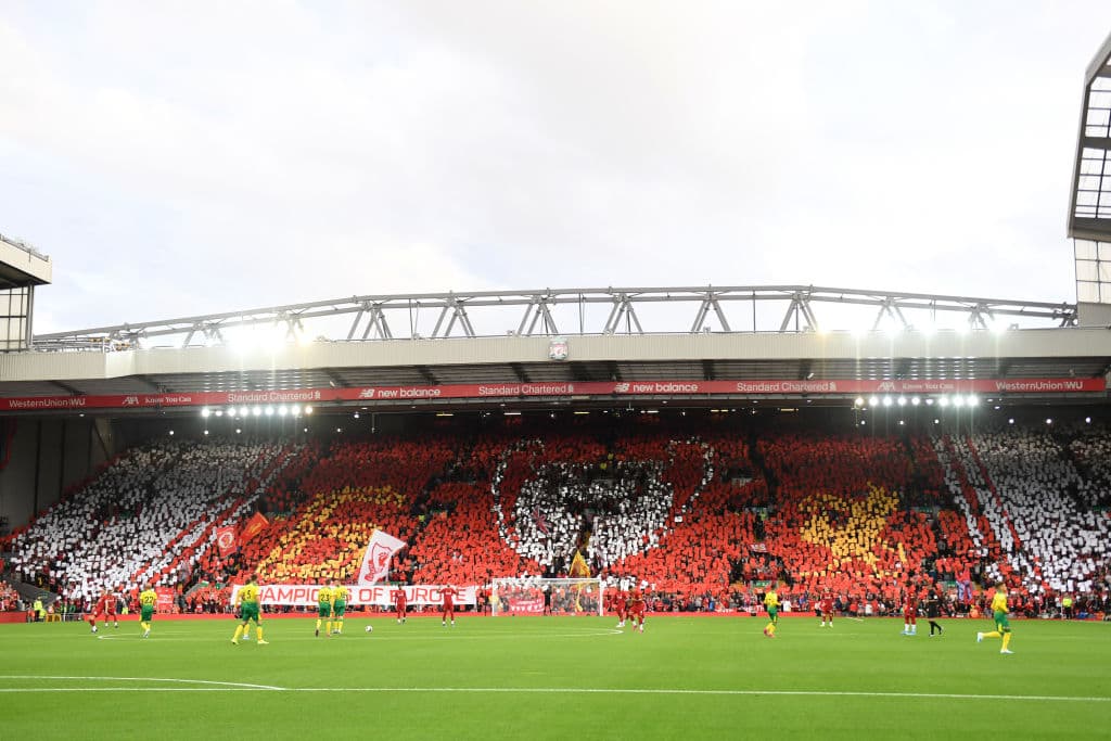 Tifo desplegado durante el partido entre Liverpool FC y Norwich City en Anfield.