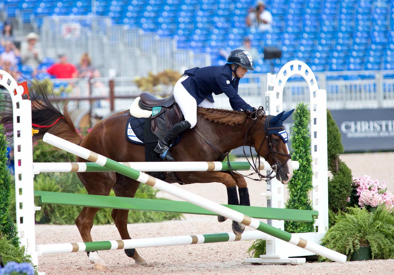 No todo es miel sobre hojuelas. Ashlee Bond, de Israel, tuvo un problema mientras montaba a 'Chela LS', que se negó a saltar el obstáculo a centímetros del encuentro.