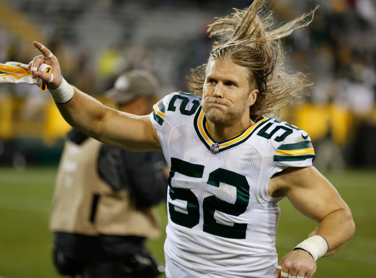 Green Bay Packers' Clay Matthews acknowledges fans as he leaves the field after an NFL football game against the Chicago Bears Thursday, Sept. 28, 2017, in Green Bay, Wis. The Packers won 35-14. (AP Photo/Matt Ludtke)