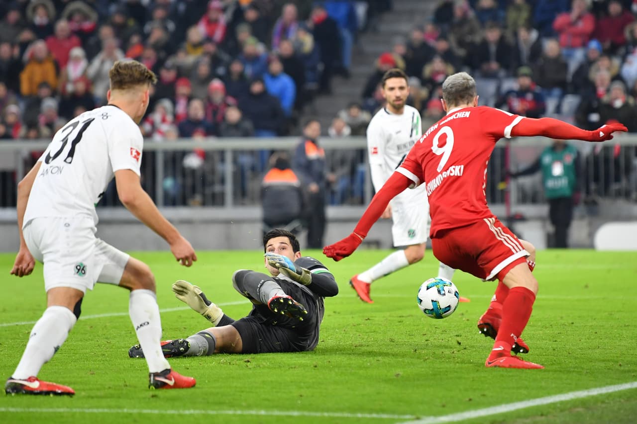 La polémica llegó al minuto 24 cuando el polaco Robert Lewandowski anotó un gol, en lo que era el 2-0.