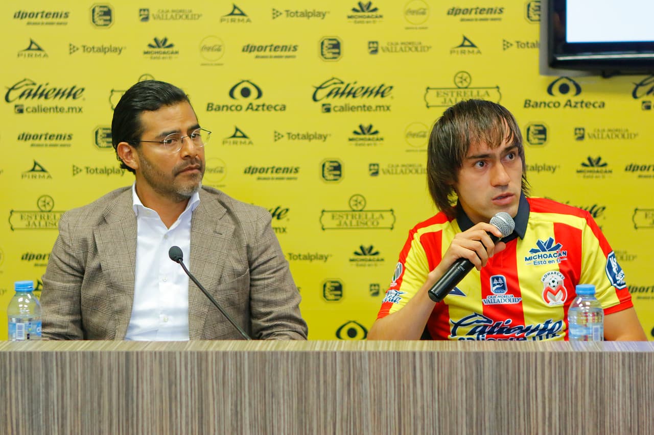 Luis Ángel Mendoza y Jose Martínez (foto) se vistieron con los colores de Monarcas Morelia al ser presentados como nuevos refuerzos del equipo con miras al Apertura 2019 de la Liga MX.