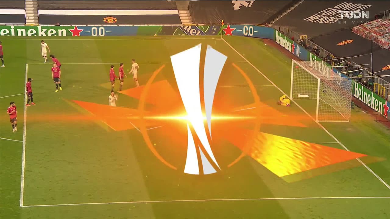 ¡TIRO ATAJADO! disparo por Edin Dzeko.