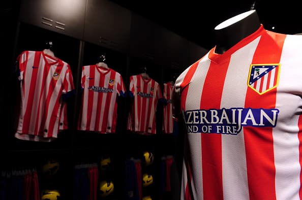 Ladrones robaron tienda oficial del Atlético de Madrid.